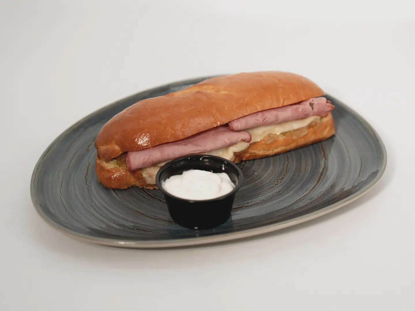 ساندوتش روست بيف بالجبنة