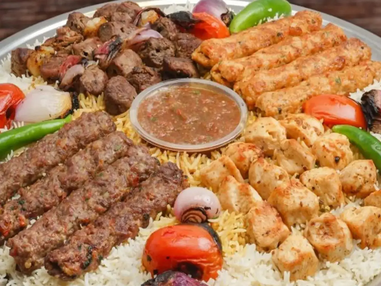 نص كيلو مشاوي مشكل مع الرز (7سيخ)