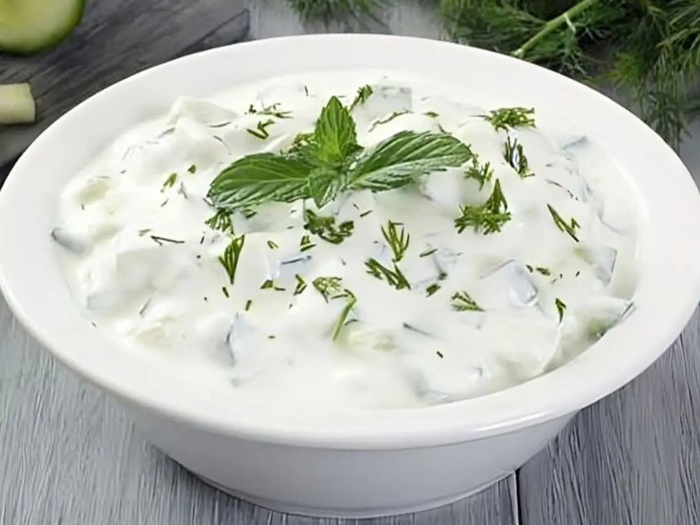 سلطة خيار باللبن