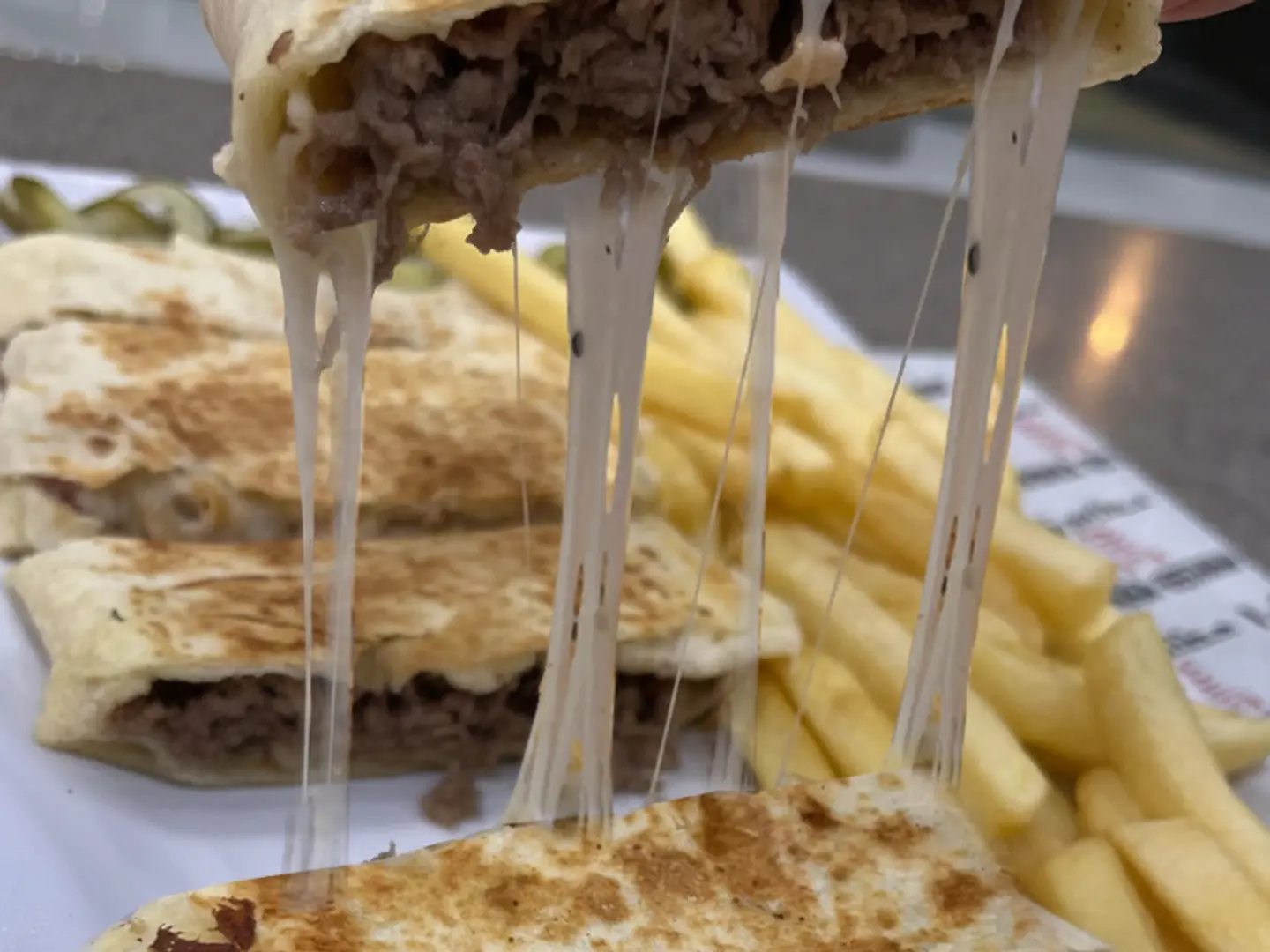 شاورما عربو موزاريلا لحم