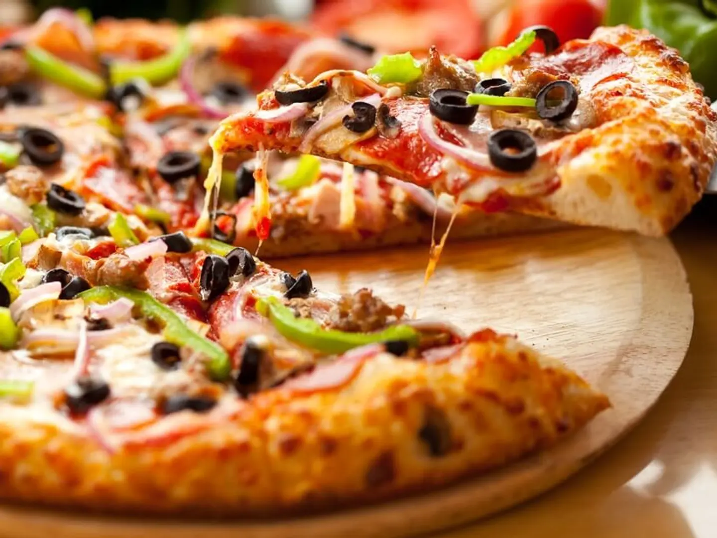 بيتزا خضار (وسط)