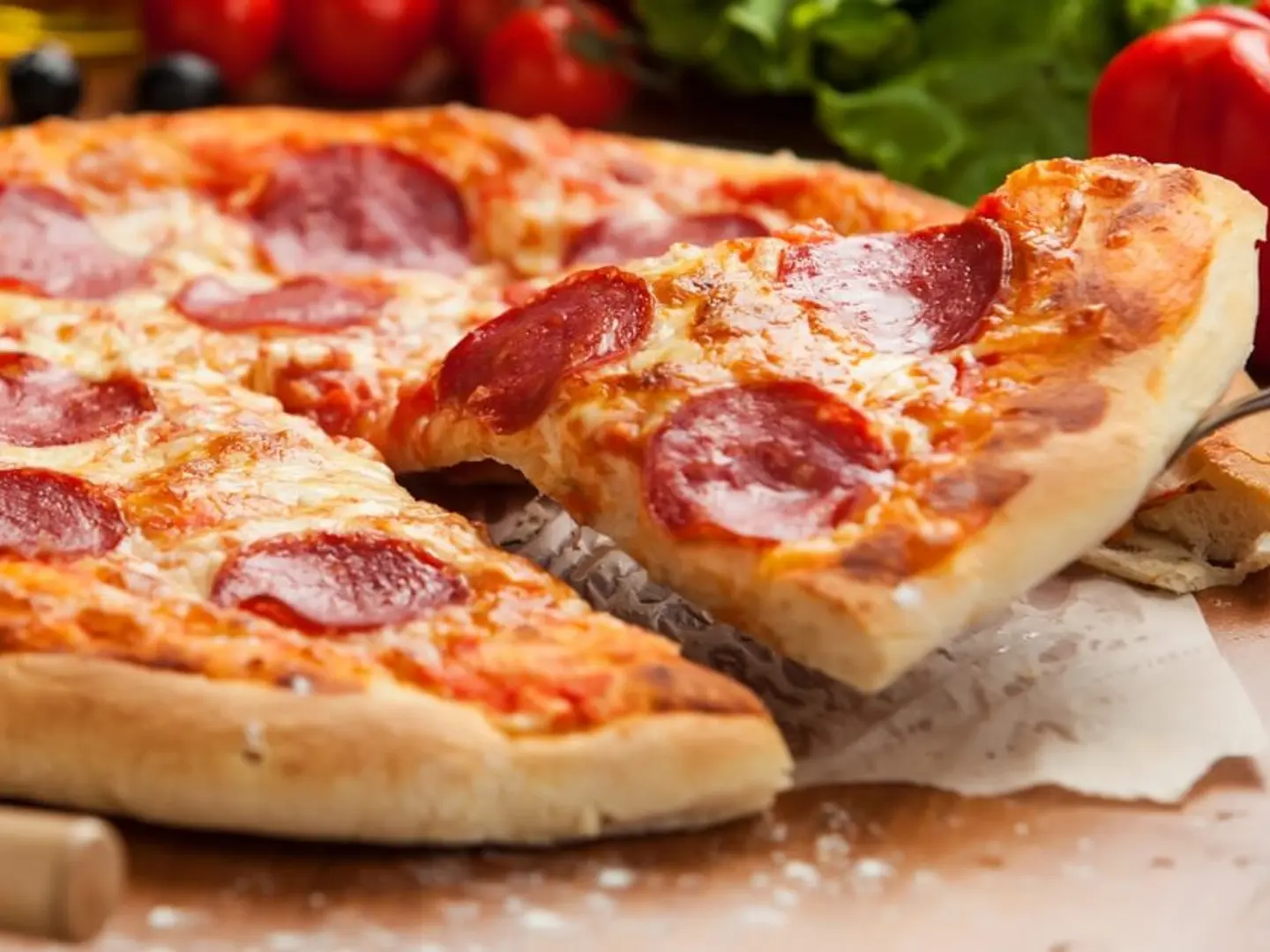 بيتزا ببروني (كبير)