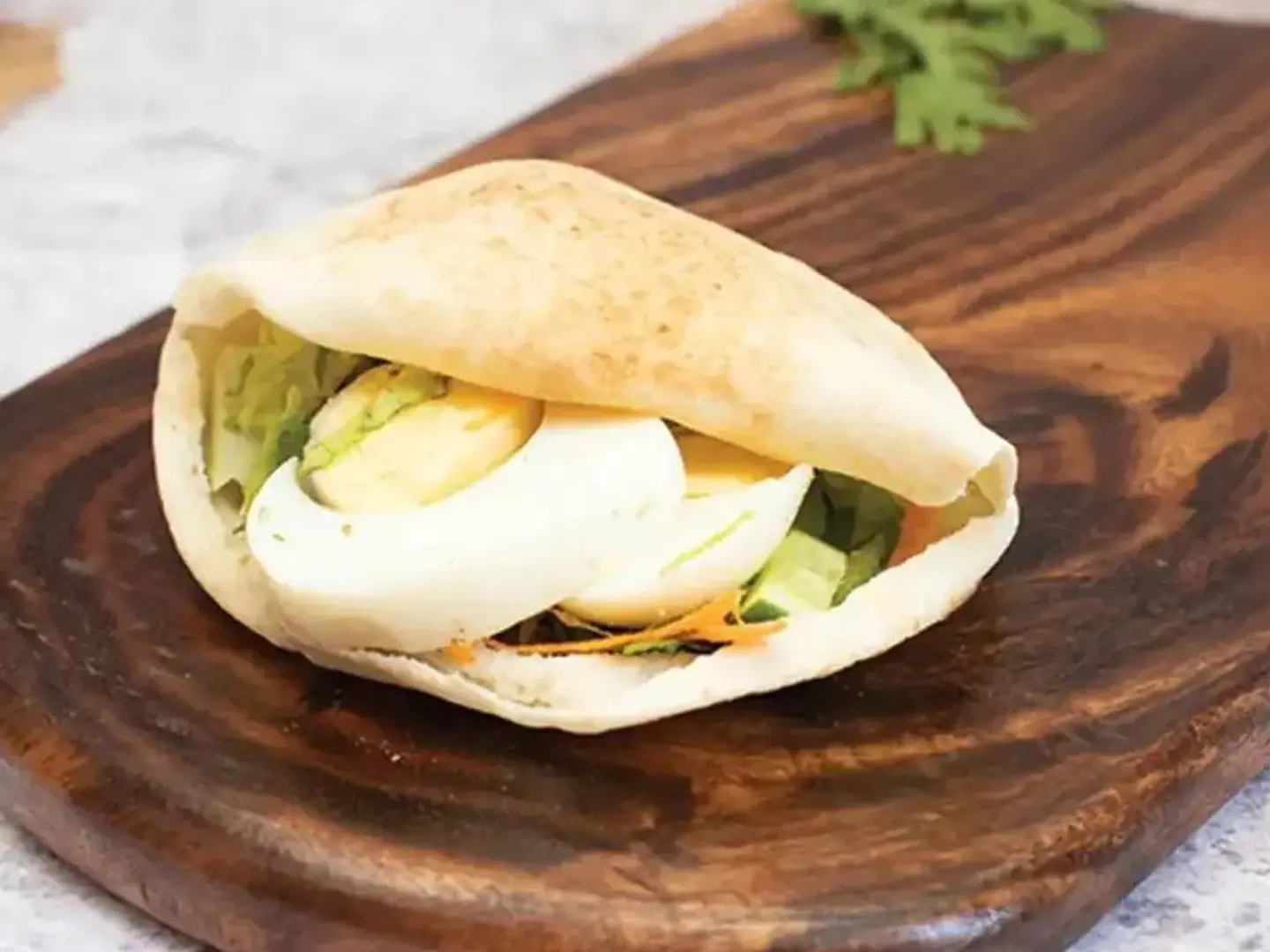 ساندوتش بيض مسلوق