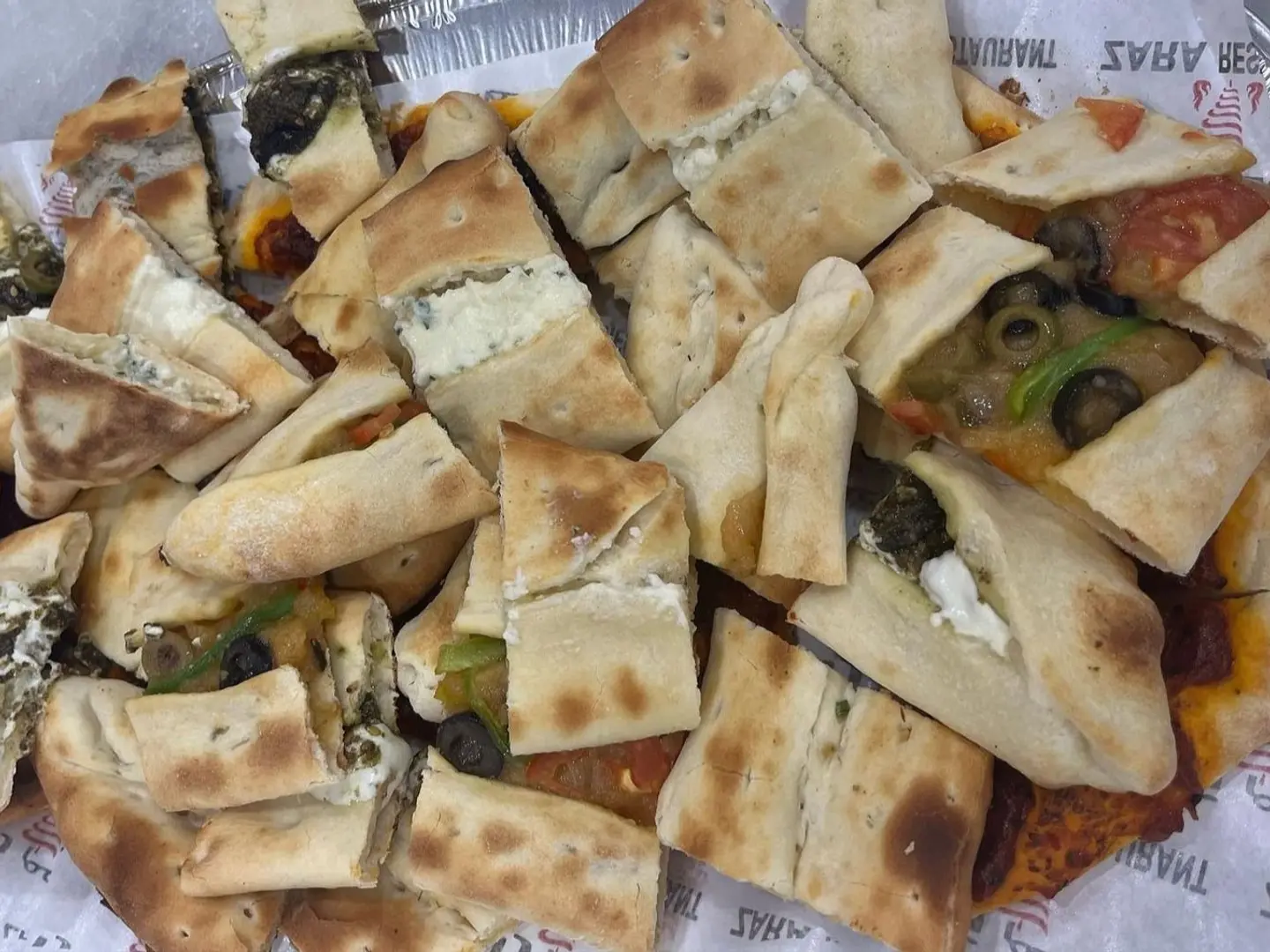 صحن فطائر مشكل (صغير 7 فطاير)