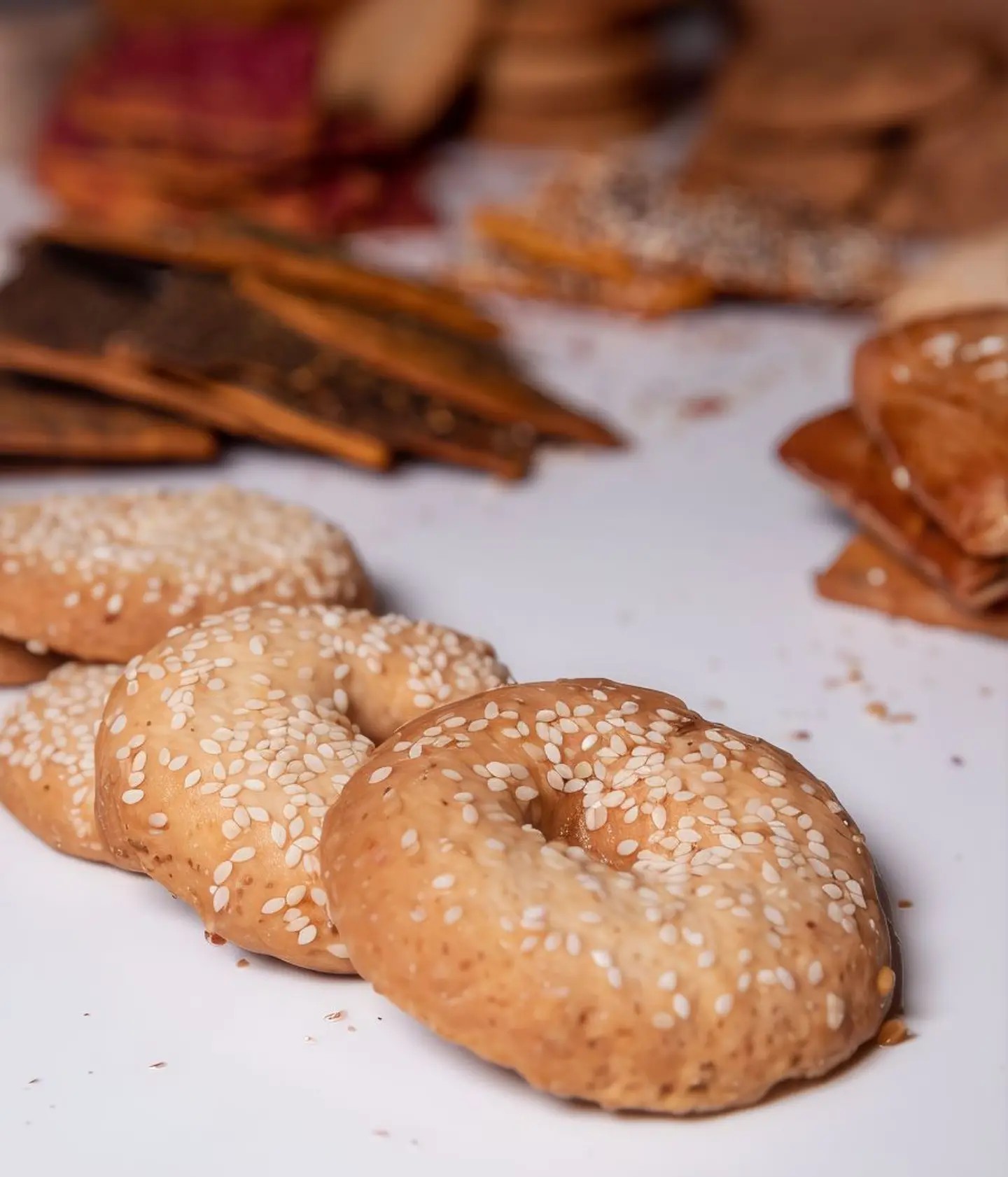 شابورة حلوة دائرية بالسمسم