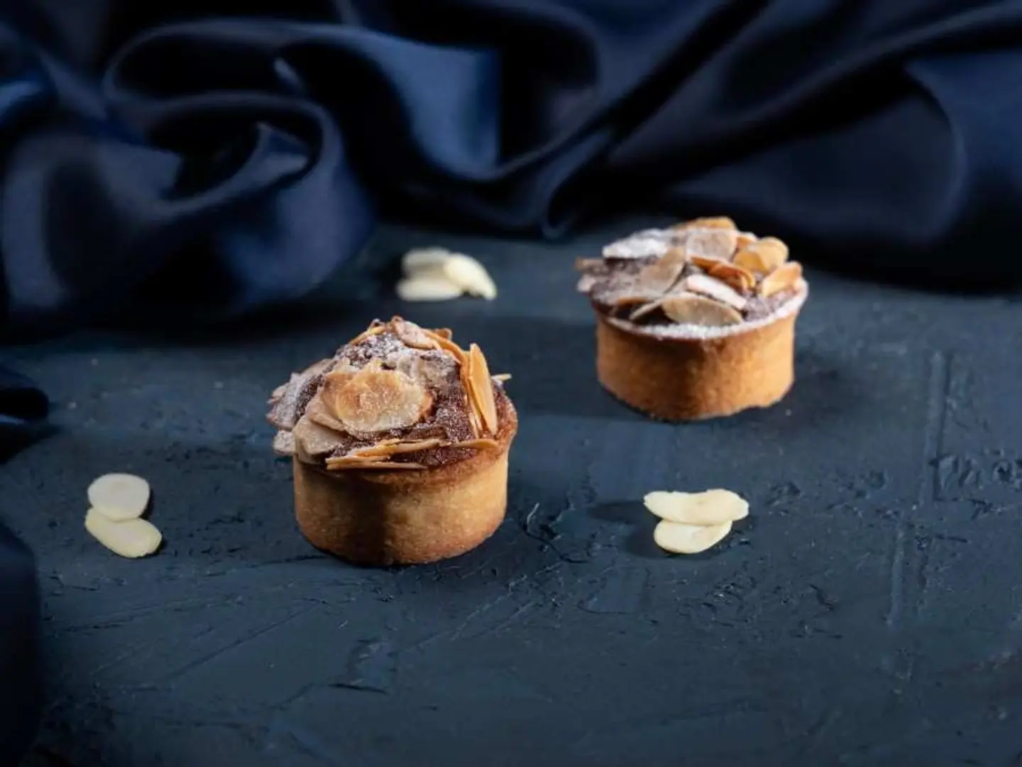 فطيرة التمر واللوز