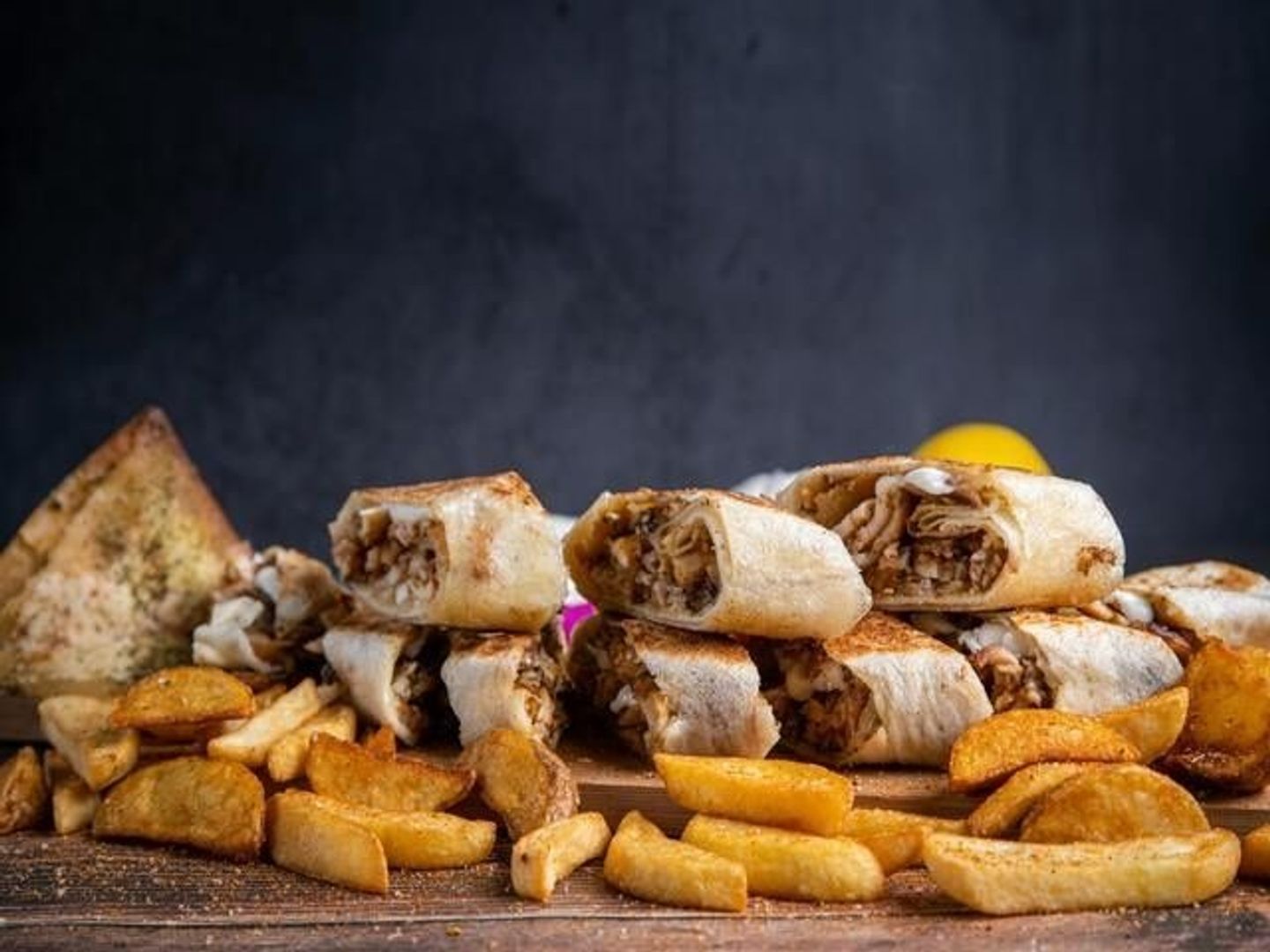 صحن شاورما عربي وسط