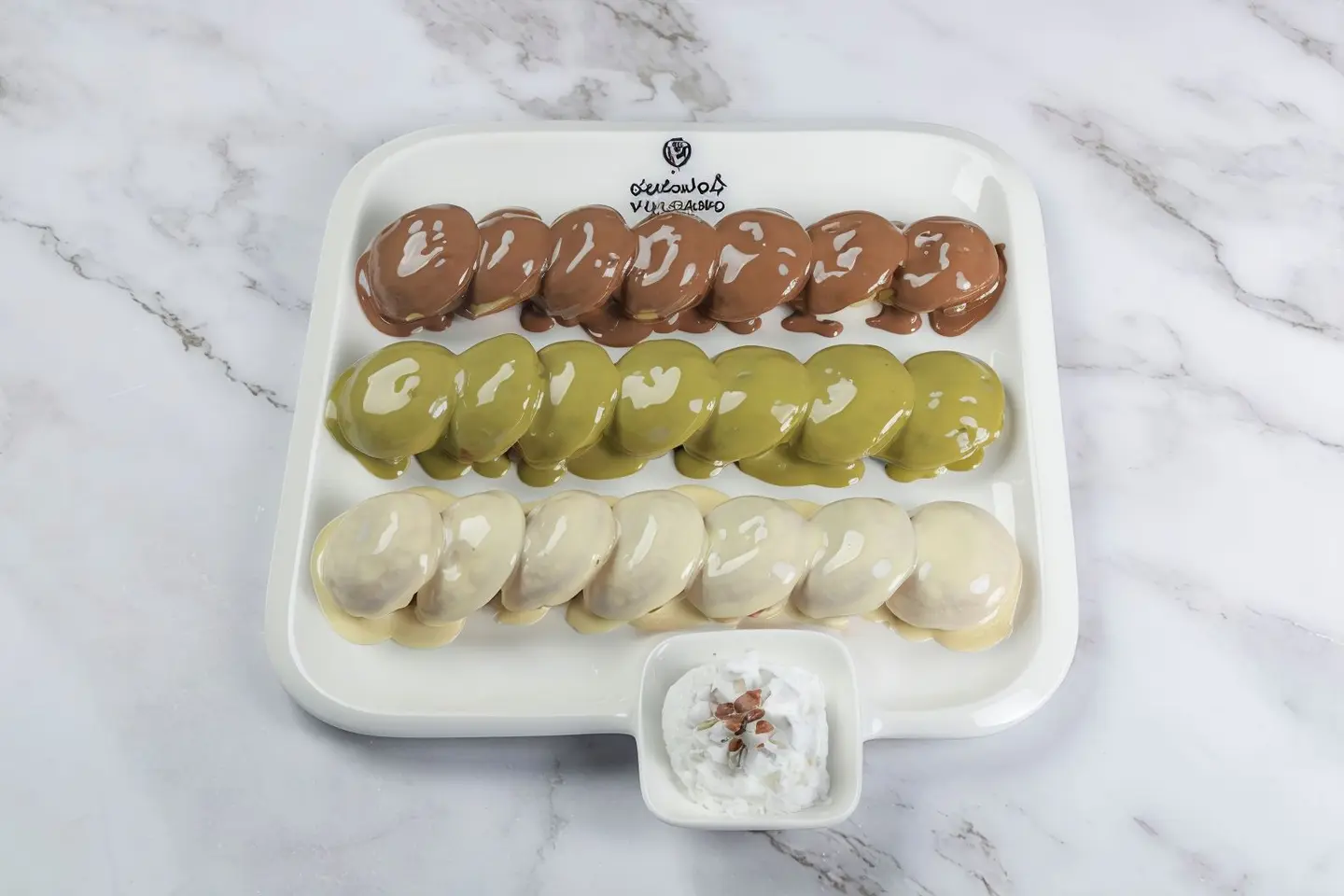 ميني بان كيك بيستاشيو مكس