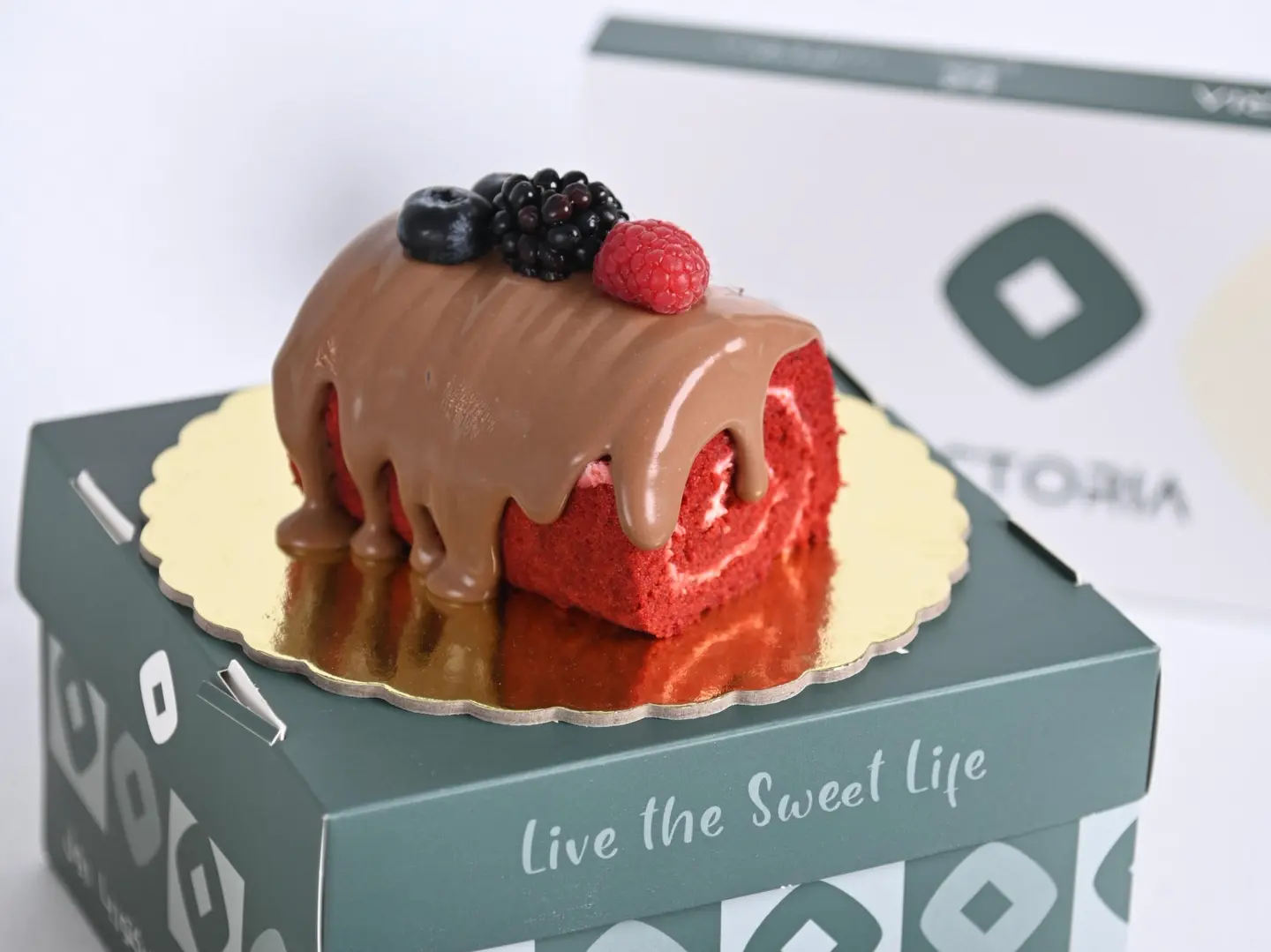 Red Velvet Roll Lunch