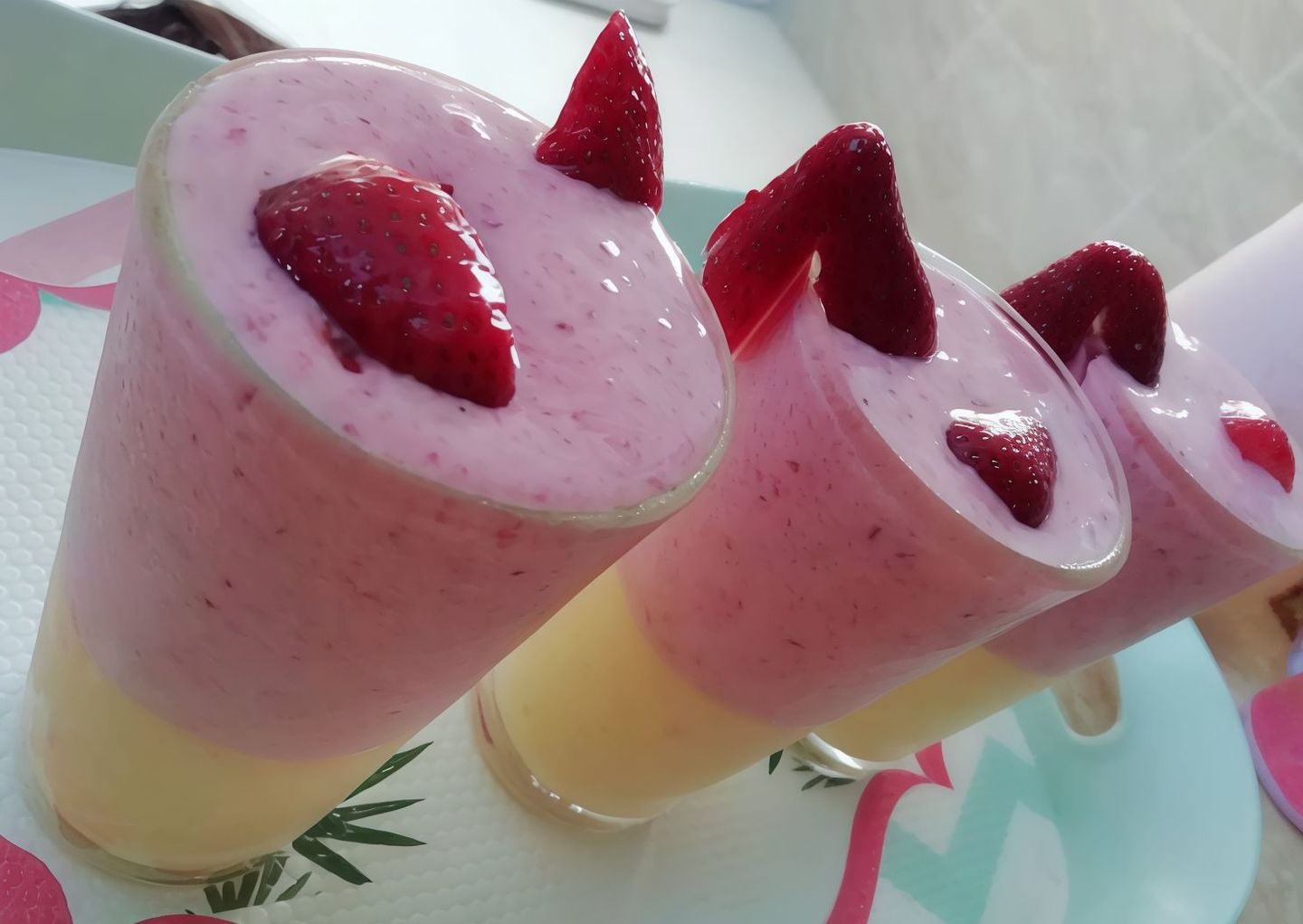 مانجو مع فراولة و موز - وسط