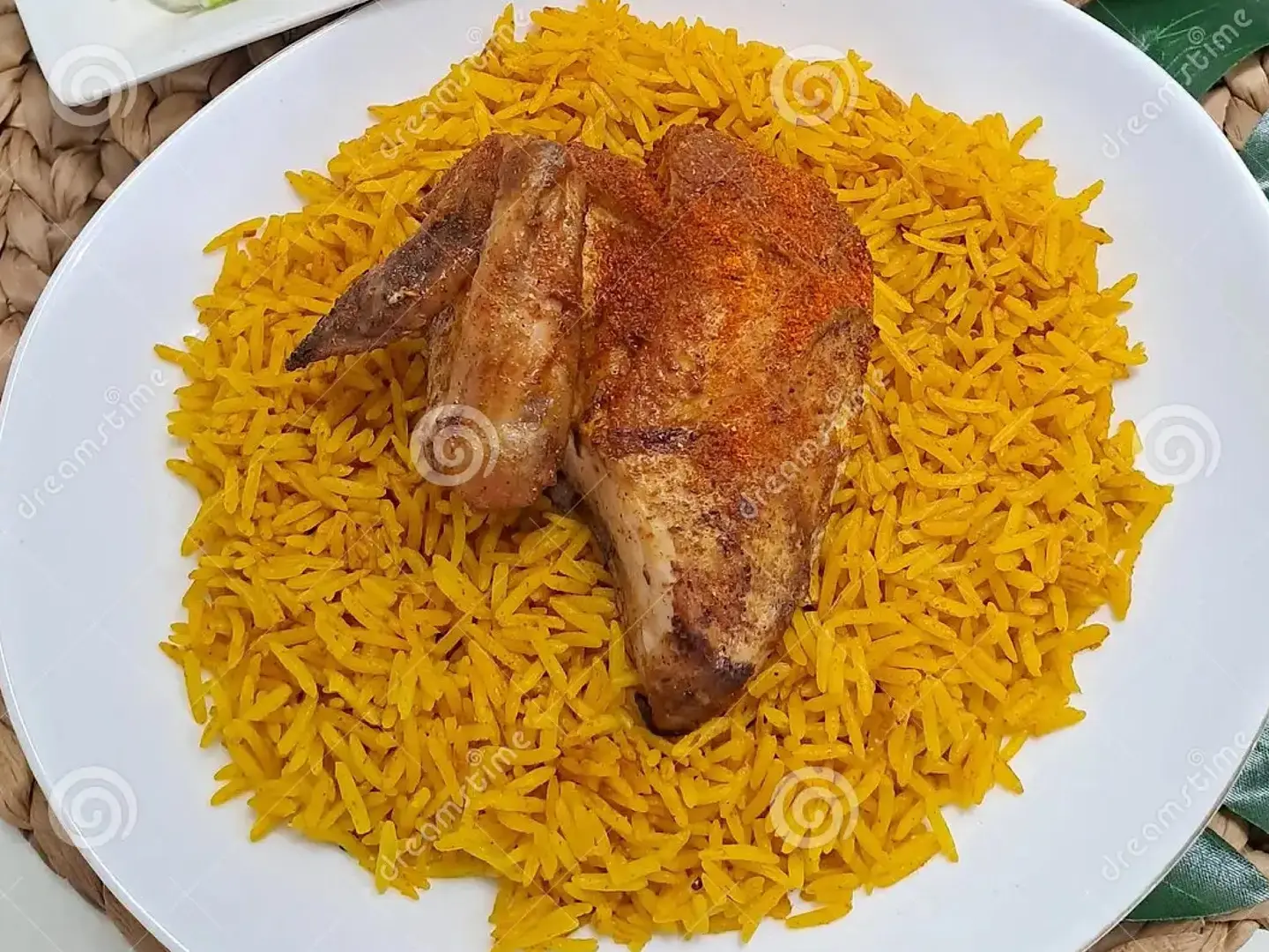 ربع دجاجة شواية مع أرز - أرز بخاري