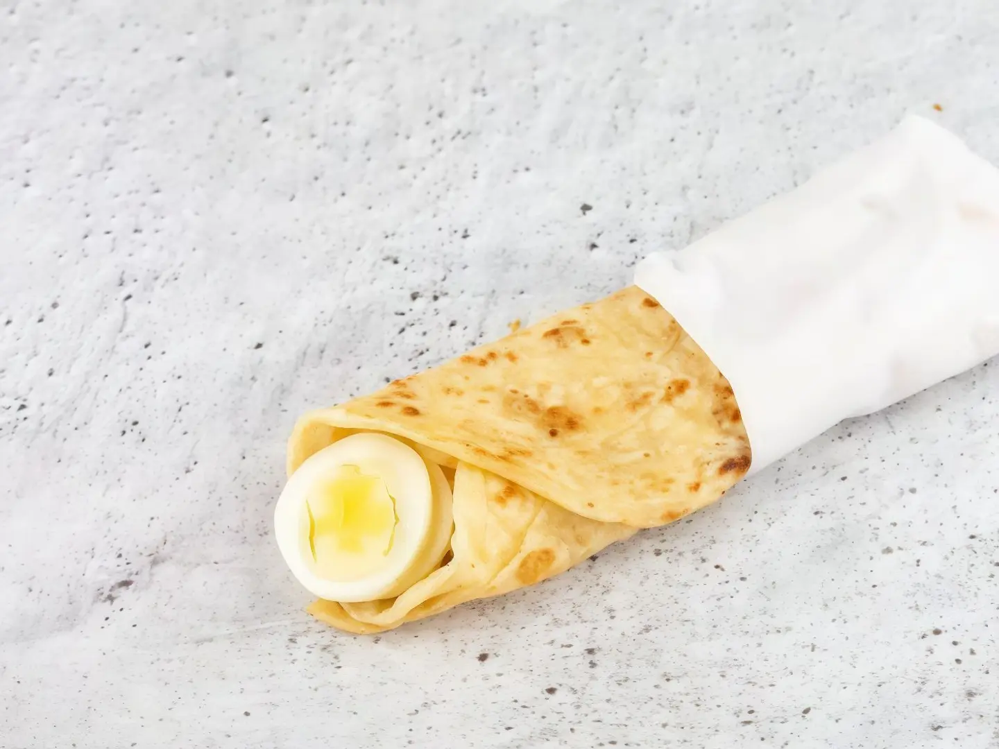 جباتي مع بيضة مسلوقة