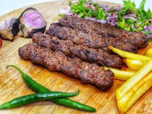صحن سيخ كباب لحم حراق
