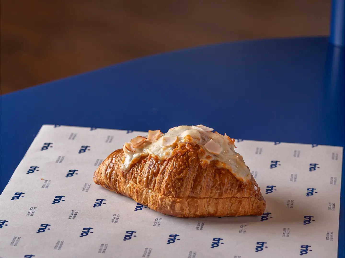 كرواسون بالجبنة و الحر