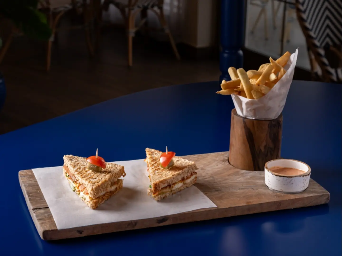 ساندوتش حلوم بالبيستو خالي من الجلوتين