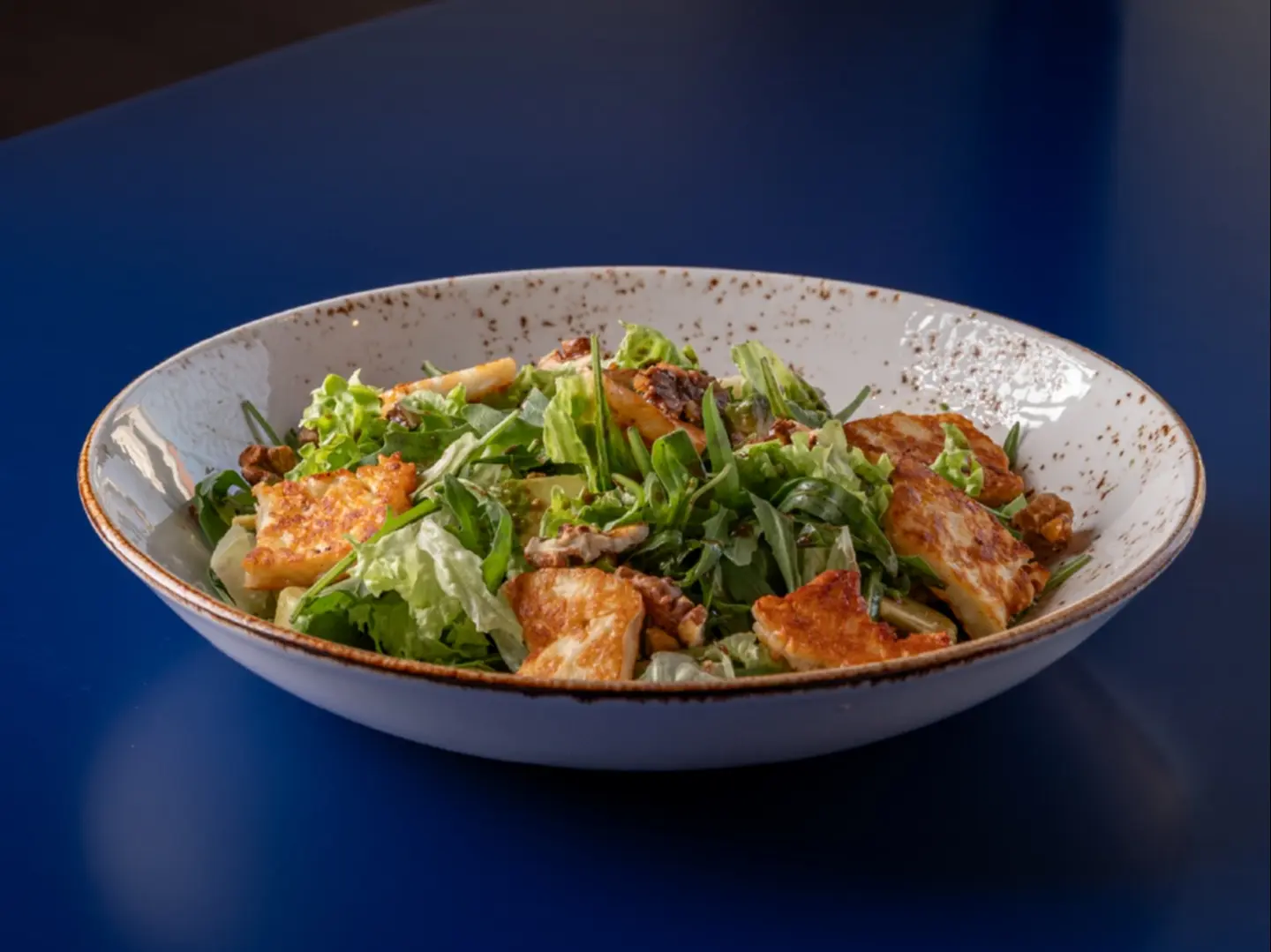 سلطة جبن حلوم