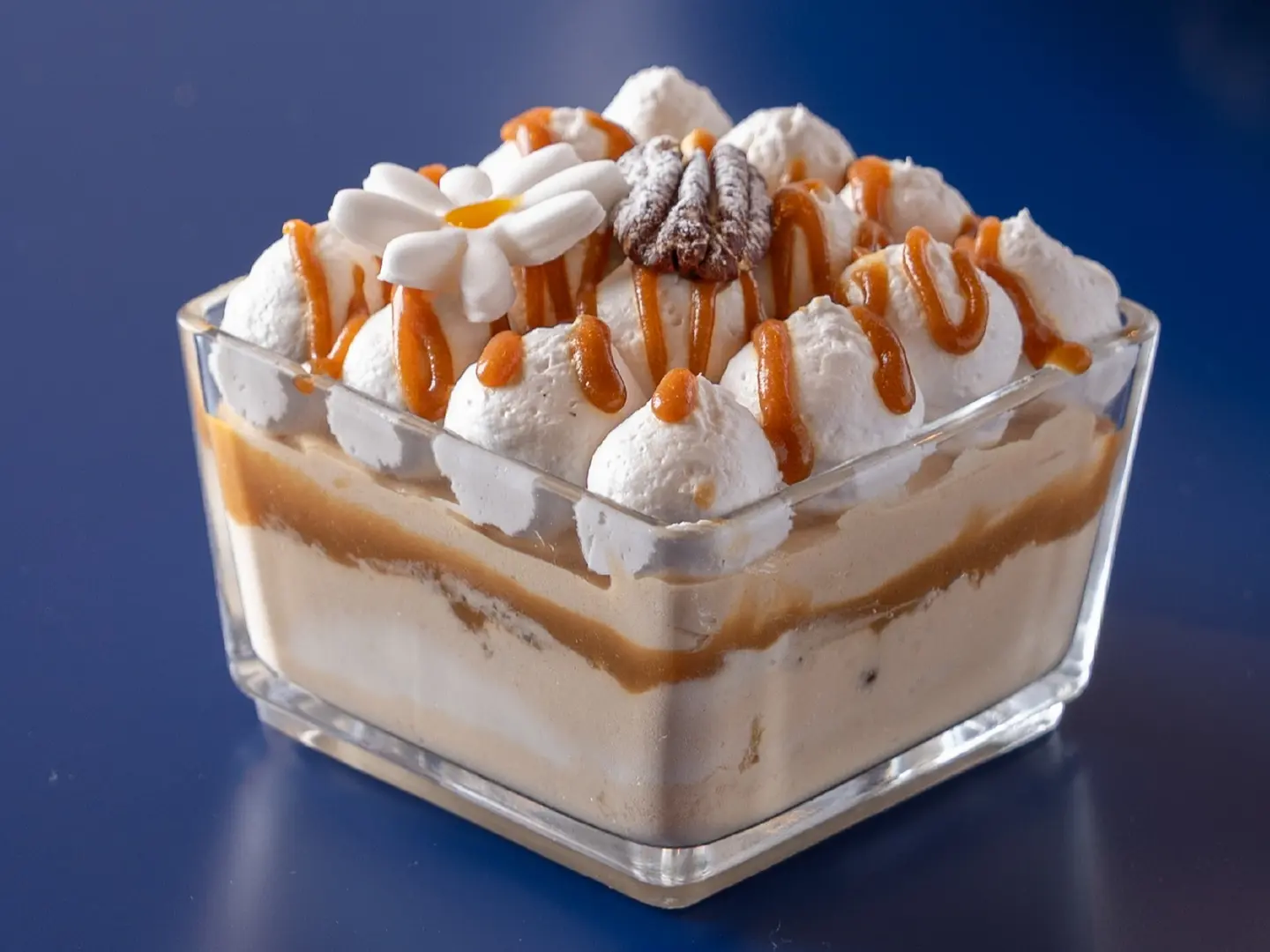 بيكان مع كرمل ترايفل خالي من الجلوتين