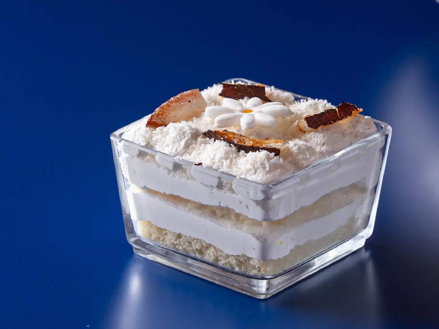 جوز هند مع باشن فروت ترايفل