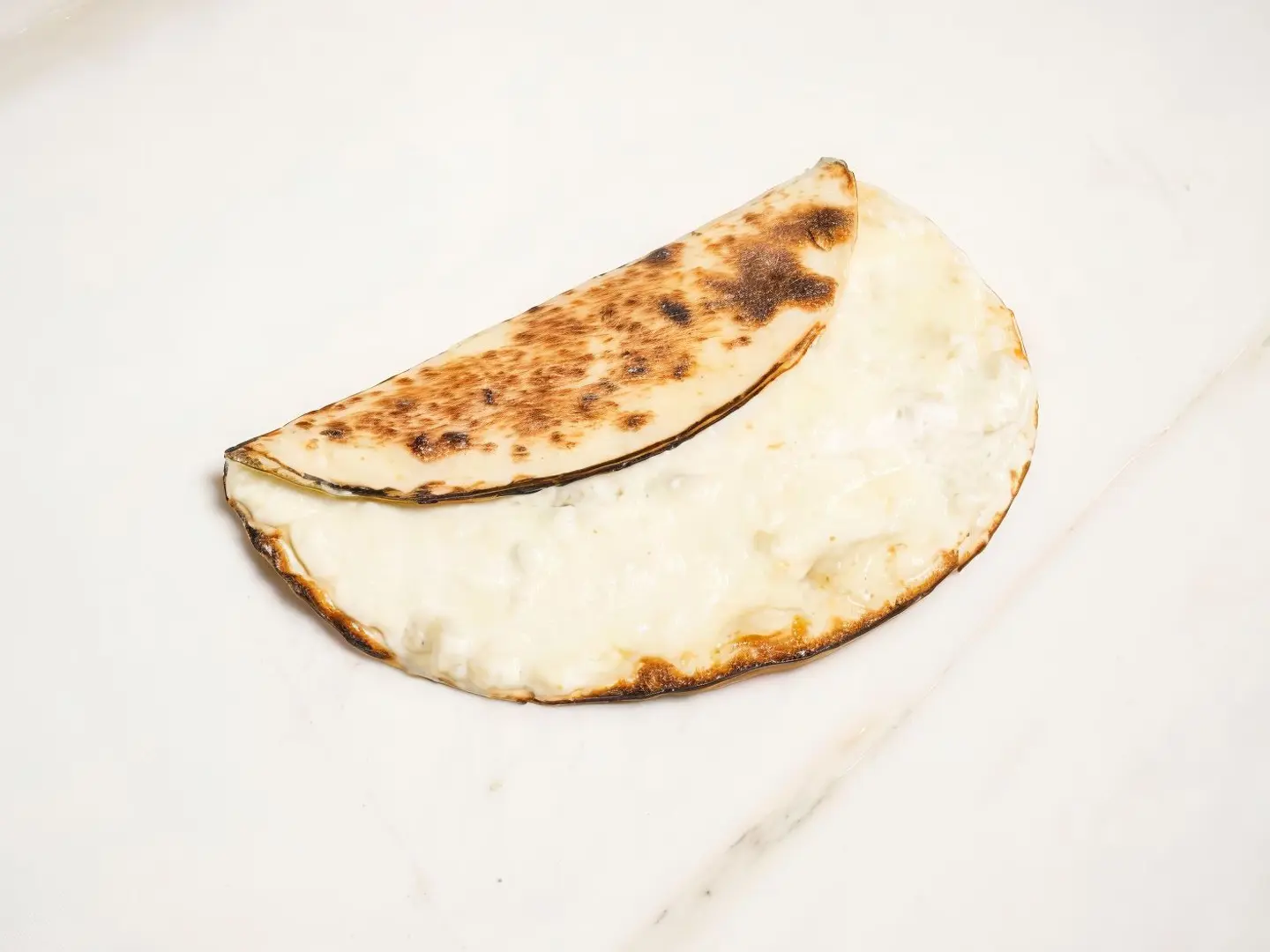 لبنة مع جبن موزريلا