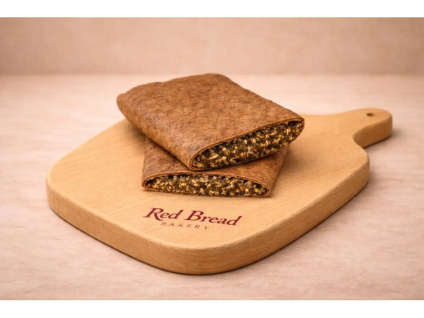 خبز حمر بالتمر والزعتر