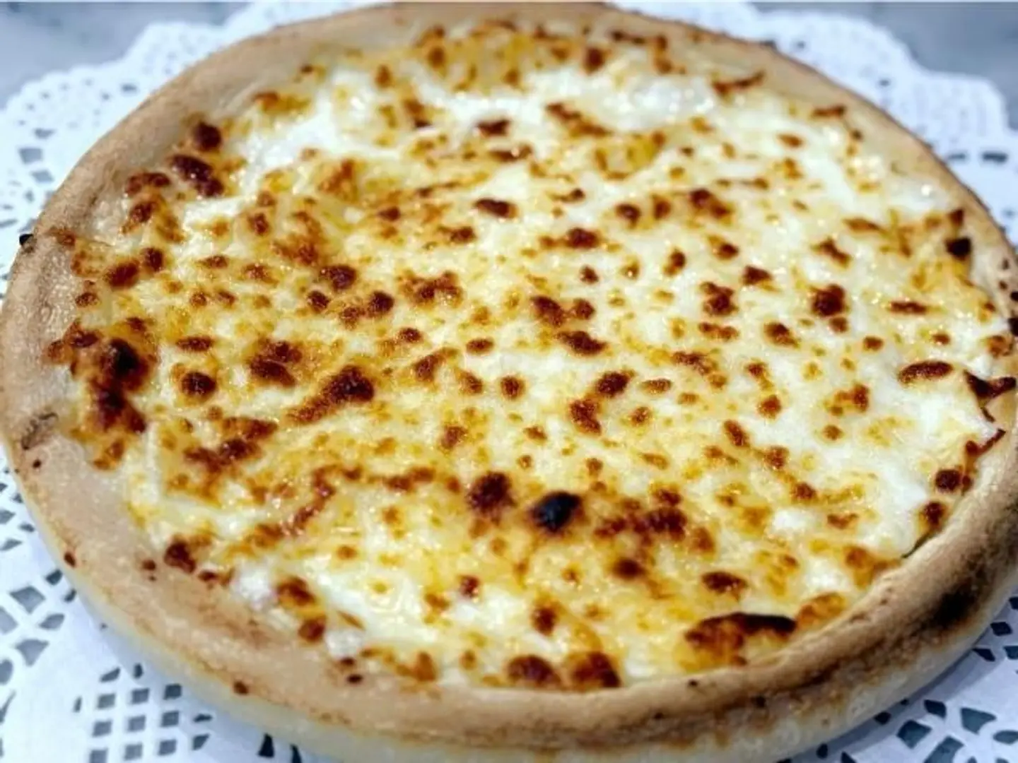 بيتزا مكس الأجبان وسط