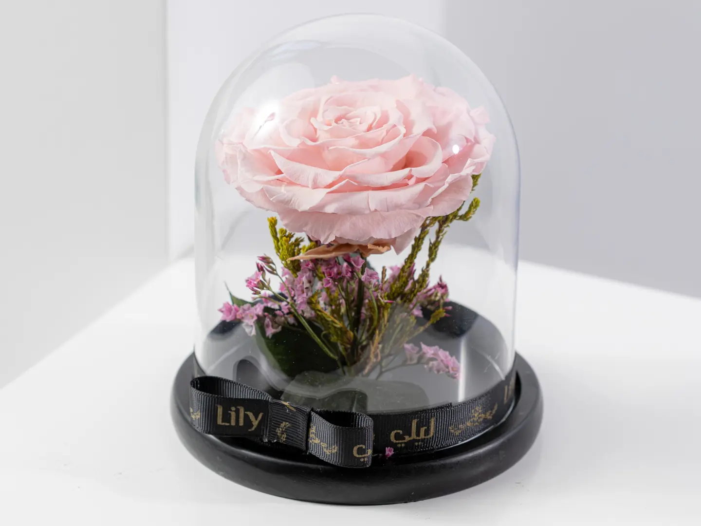 ورد دائم باللون الوردي