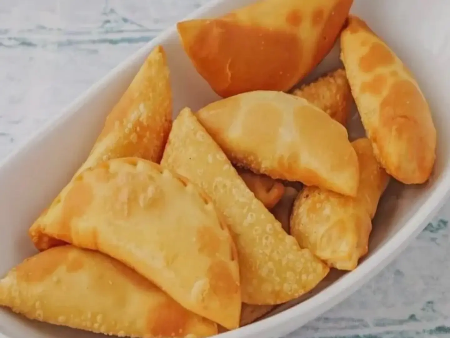 سمبوسة لحم او دجاج او جبنه بيضاء او شيدر او سايل