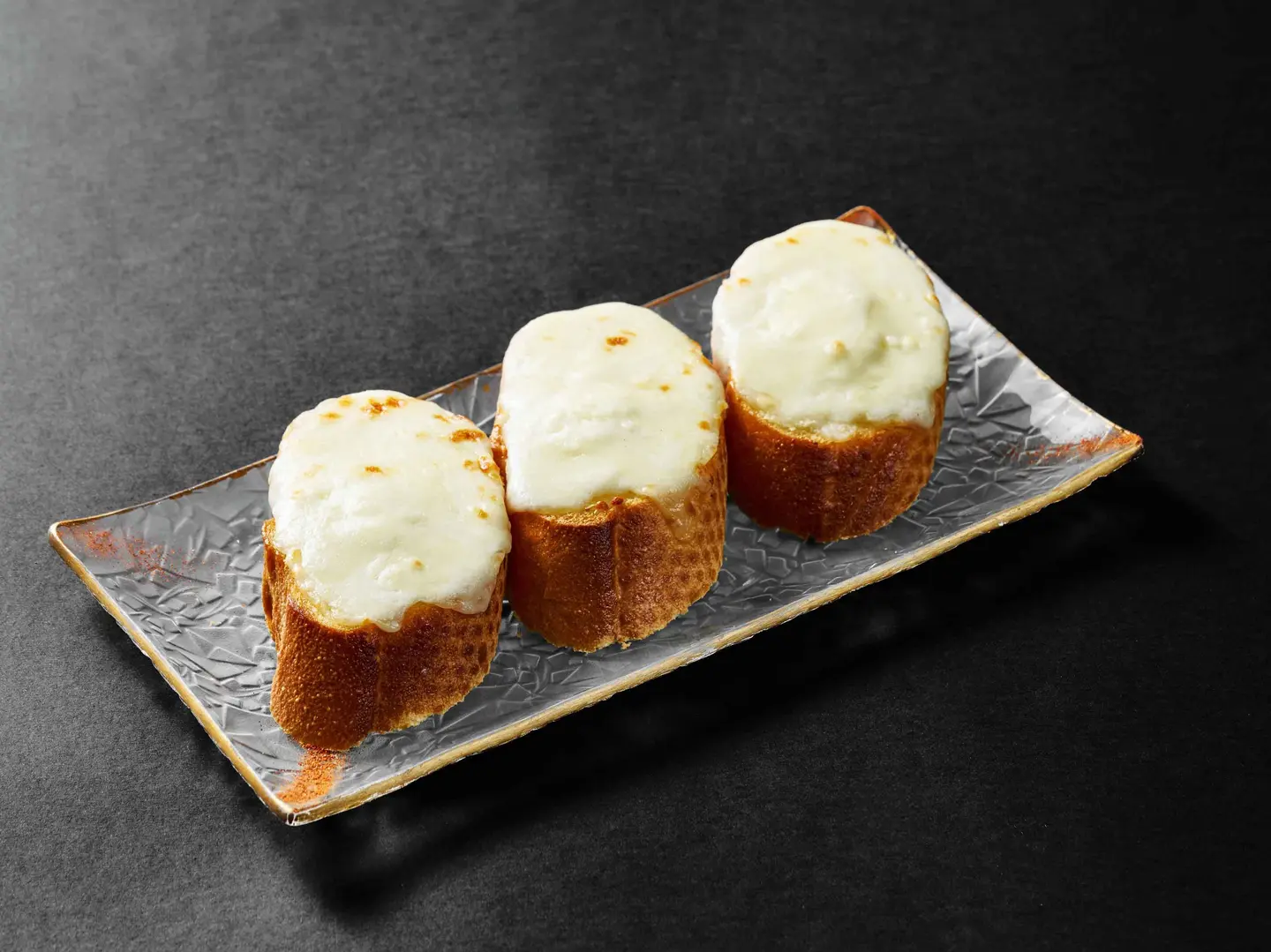 خبز بالثوم بالجبنة (3 قطع)