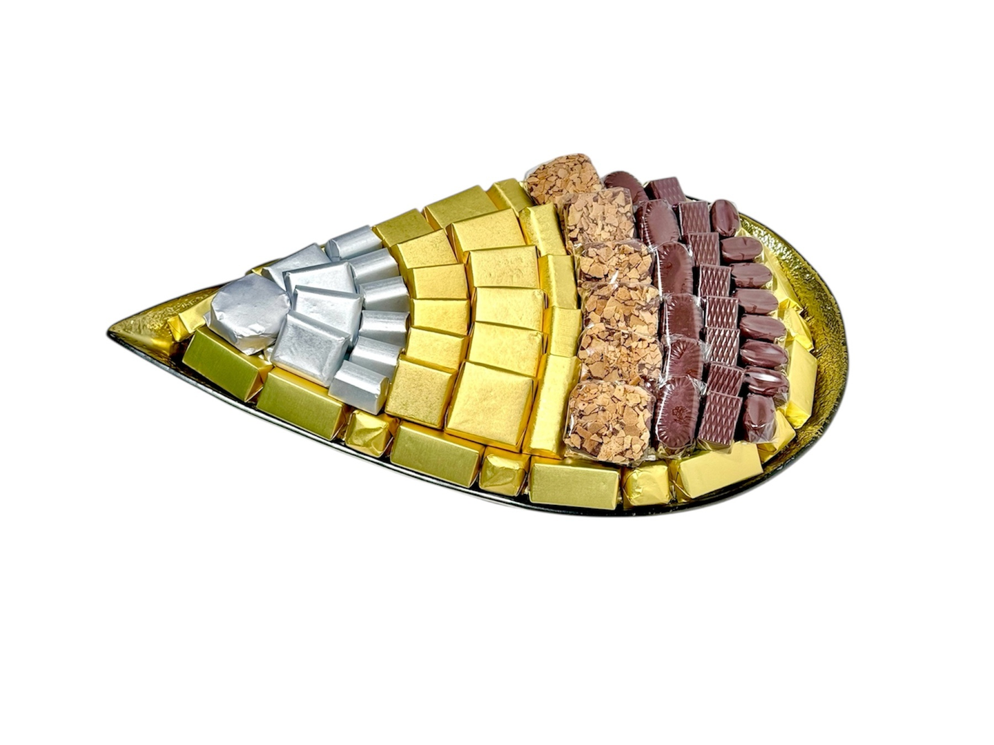 صينية زجاجية بشكل قطرة مع شوكولاتة مشكلة