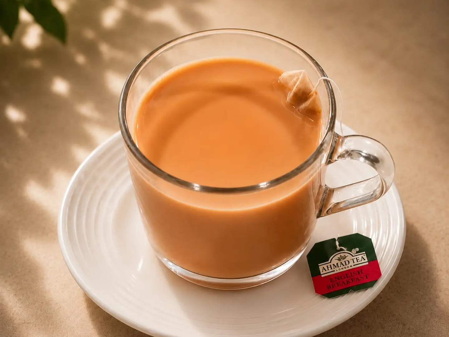 كوب شاى احمر بالحليب