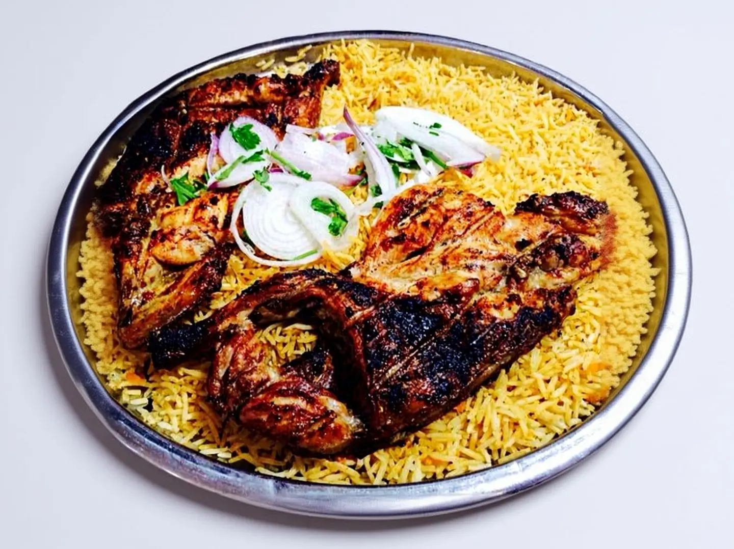 ربع دجاج على الفحم مع رز بخاري