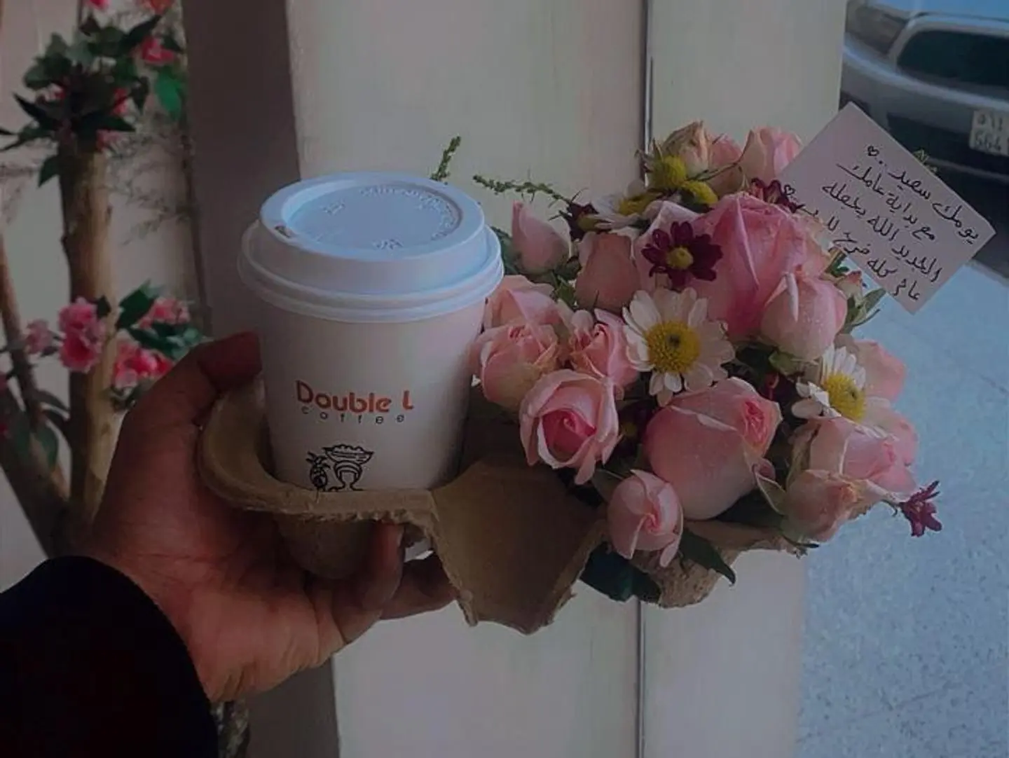 قهوة اليوم البارده مع ورد