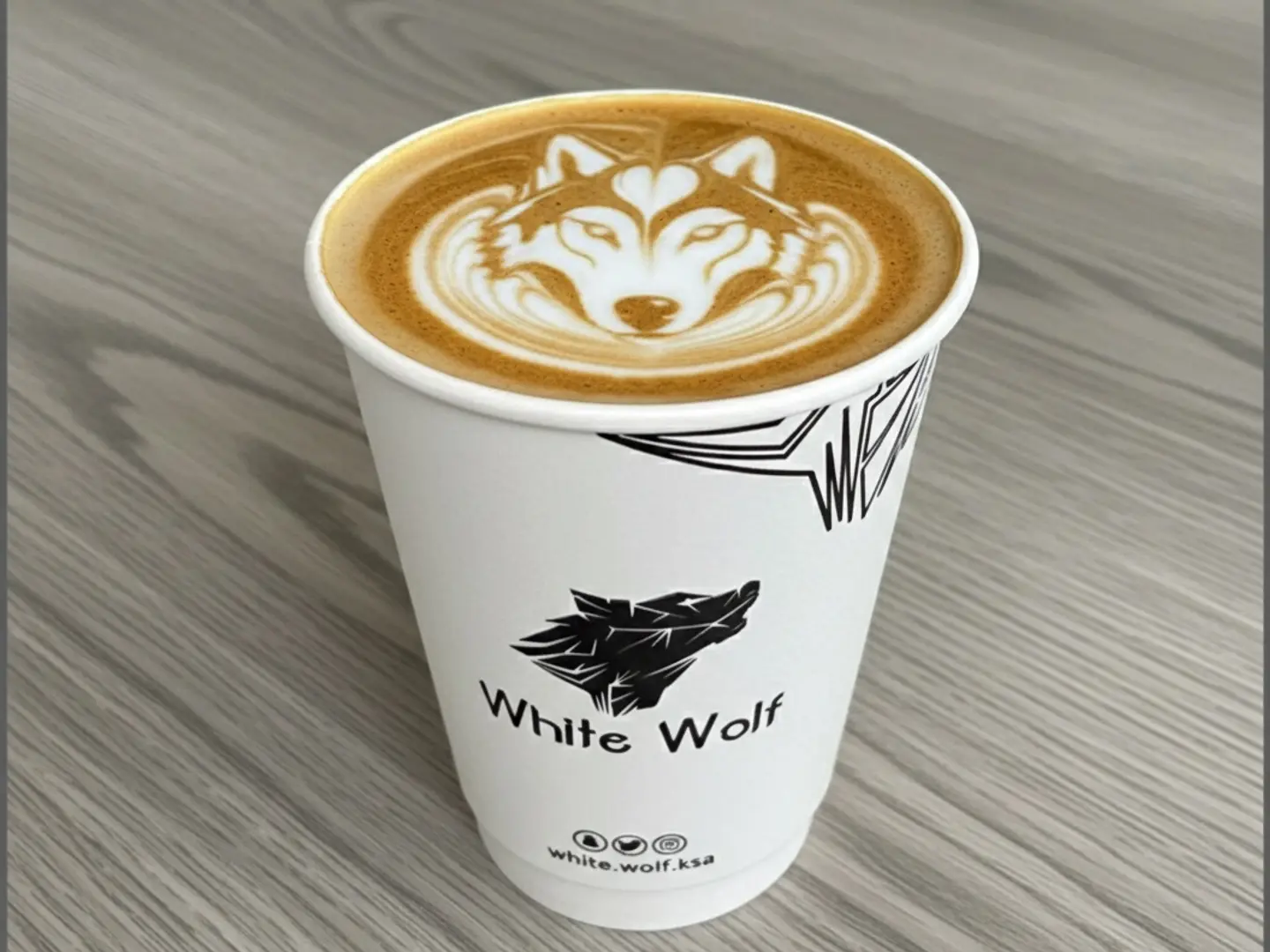 لاتيه الذئب الأبيض