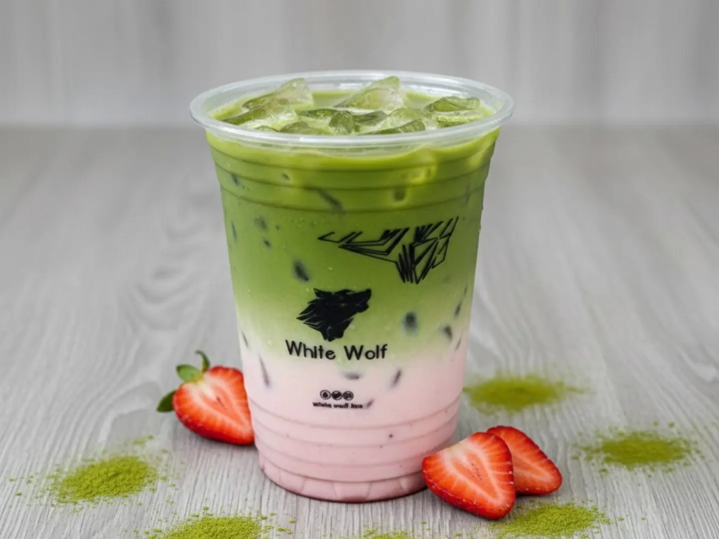 ماتشا الفراولة المثلجة