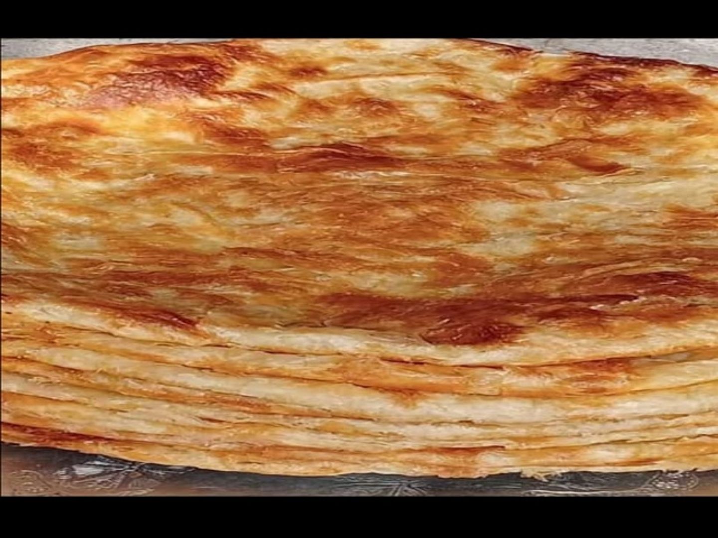 Large Meshletet Pie With Honey, Mesh And Cream