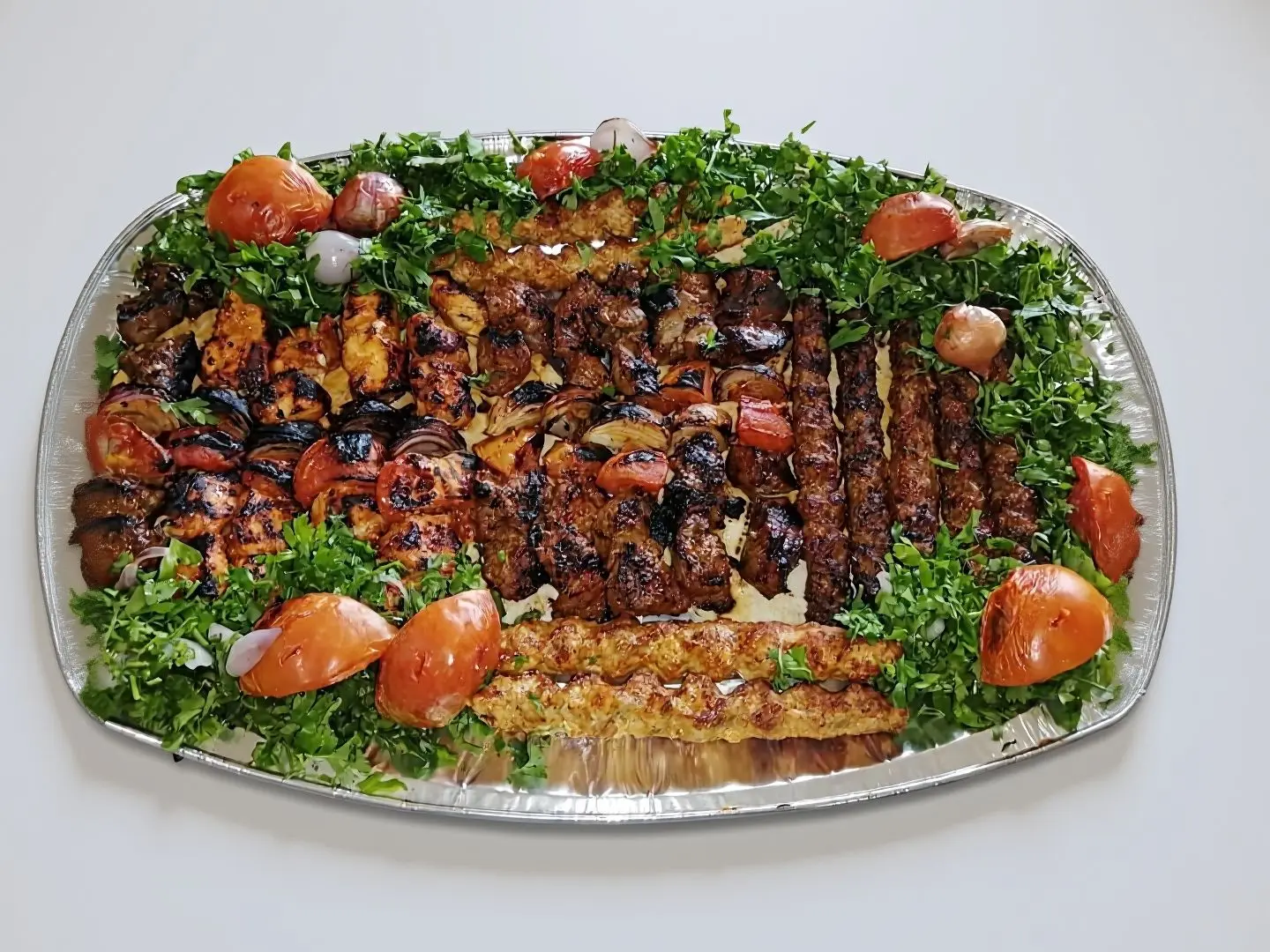 صحن مشاوي عائلي 18 سيخ   مقبلات  طبقين رز