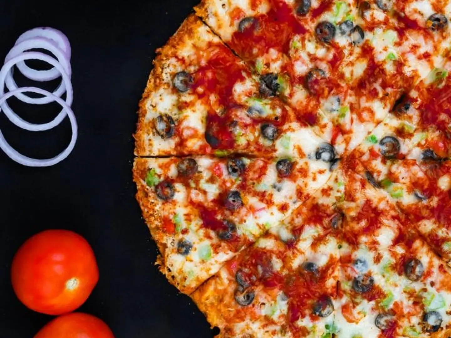 بيتزا بالدجاج والخضار