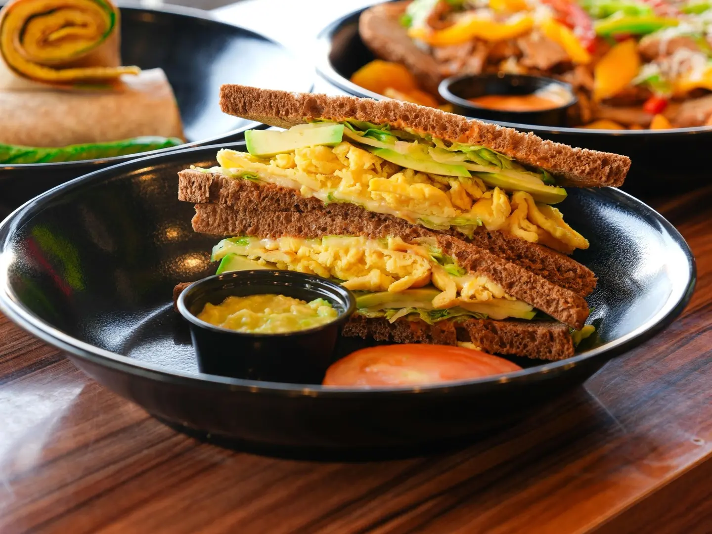 توست البيض والافوكادو