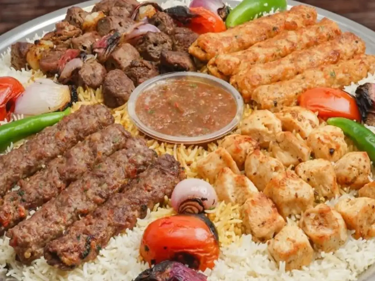 صحن مشكل مشاوي ٩ اسياخ مع الرز