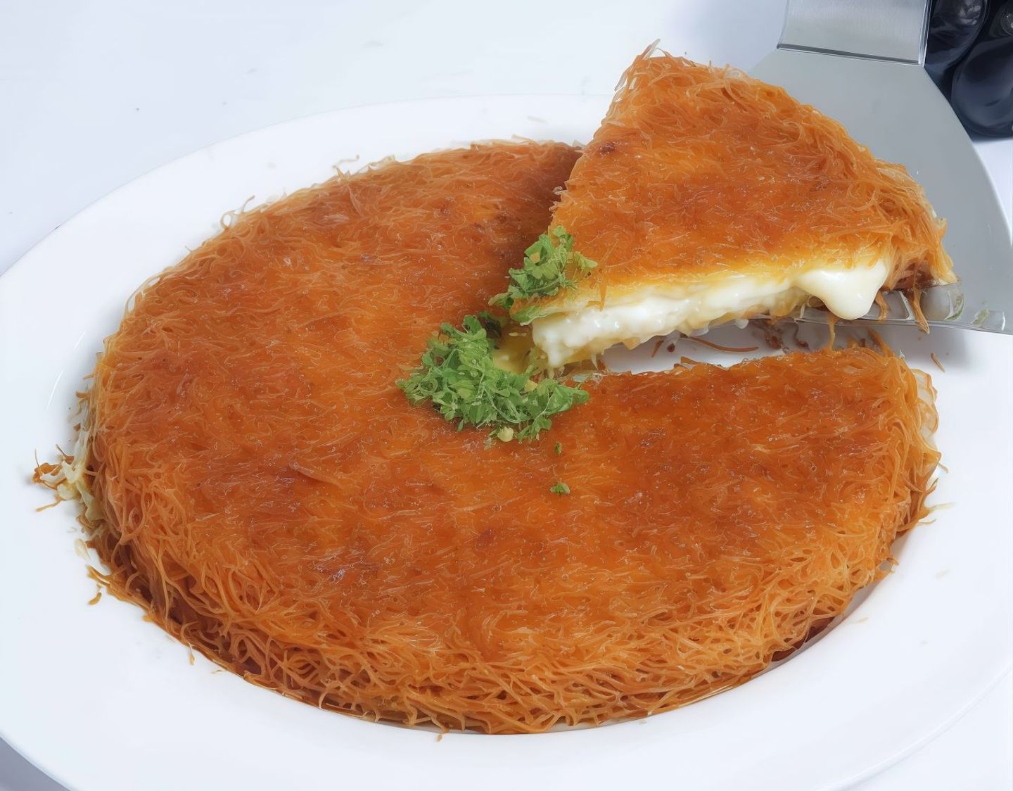 كنافة بالجبنة والقشطة