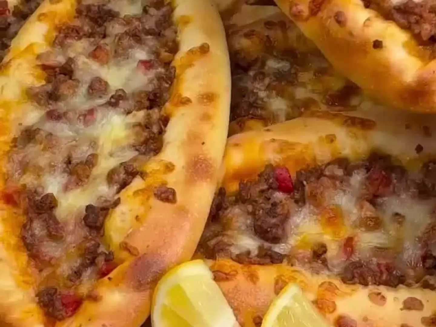 فطائر لحم بالبيض