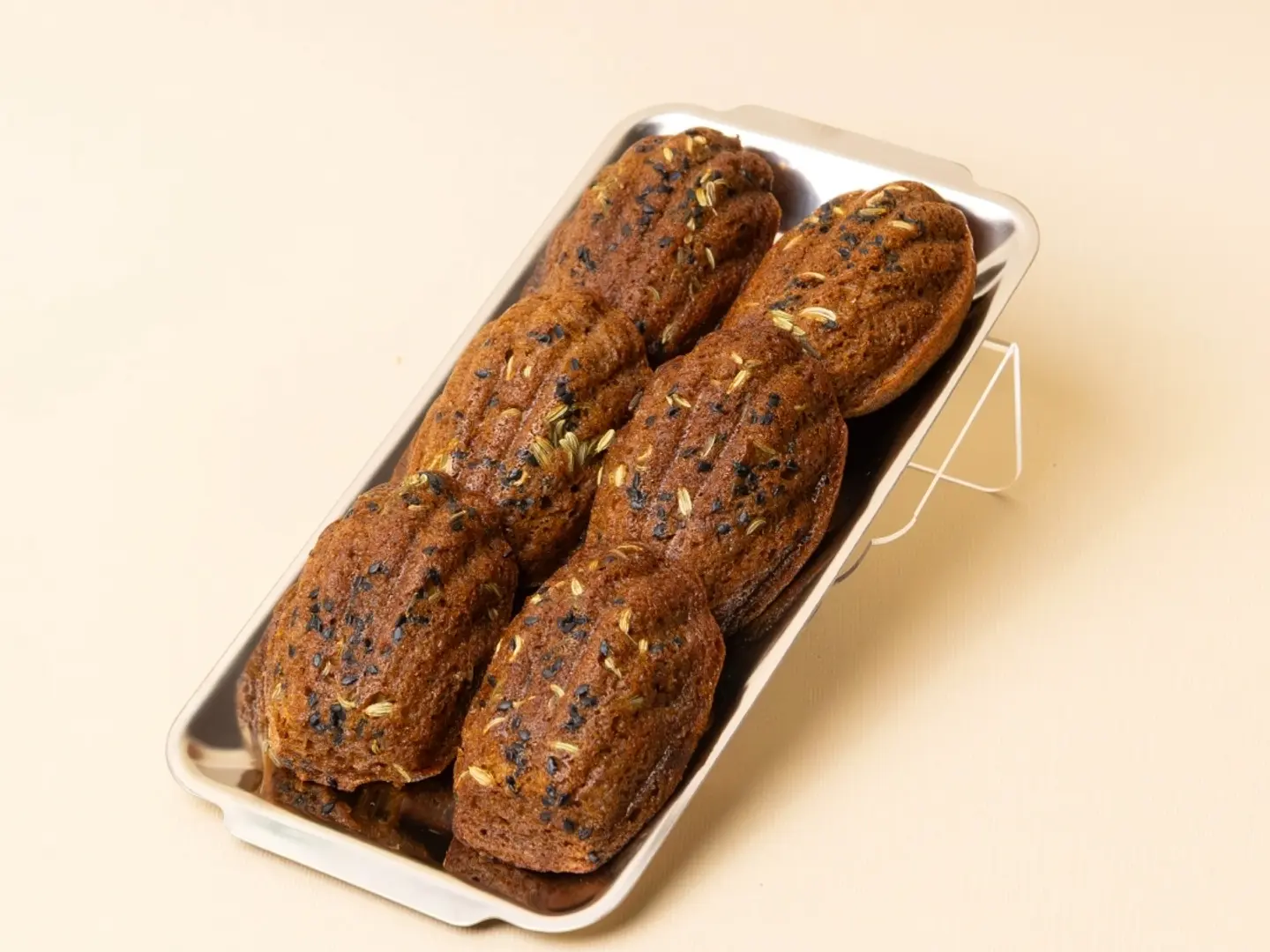 بوكس وسط مادلين حساوي ٦ قطع