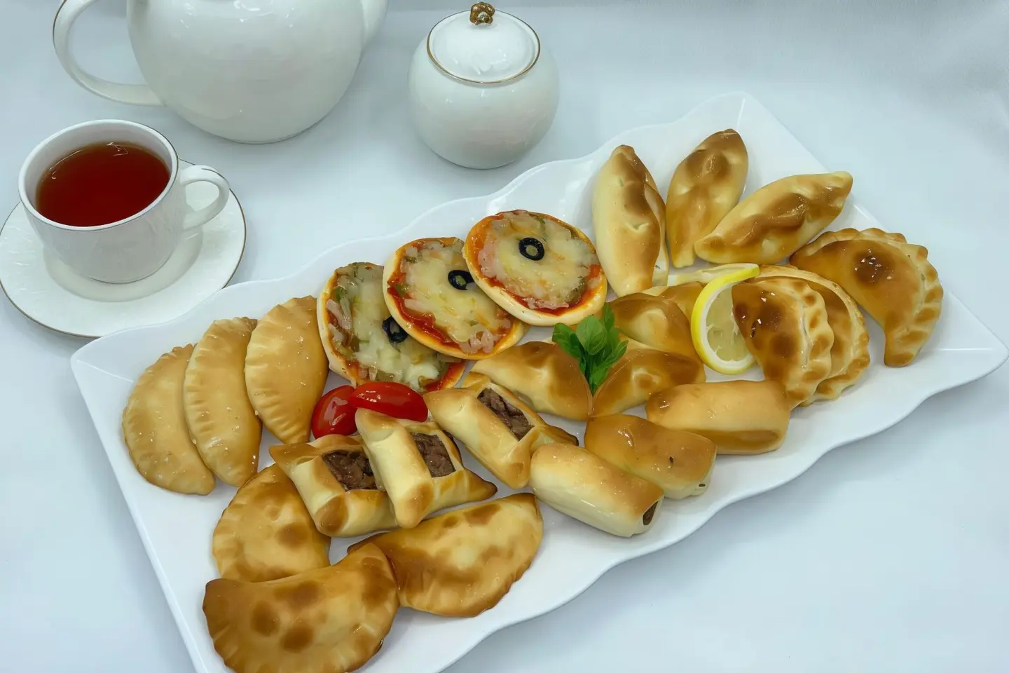 صحن معجنات صغيرة مشكلة