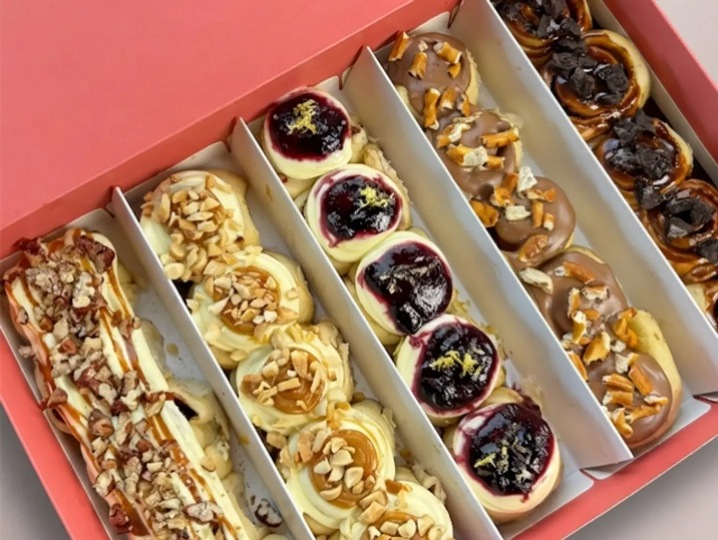 Mini Cinnamon Rolls Gathering Box - Cinnamon Caramel