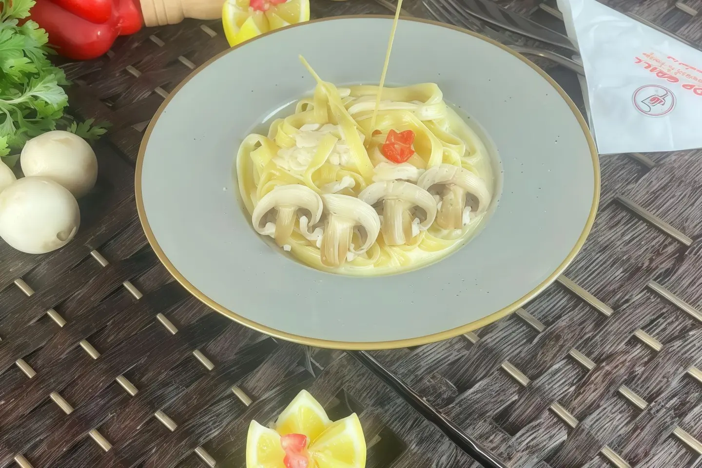 Fettuccine Alfredo