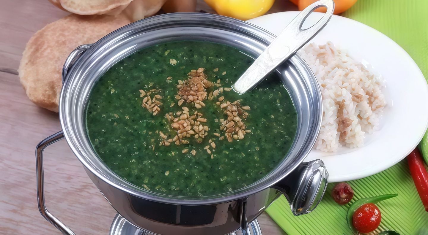وجبة ملوخية باللحم البلدي مع ارز بالشعيرية