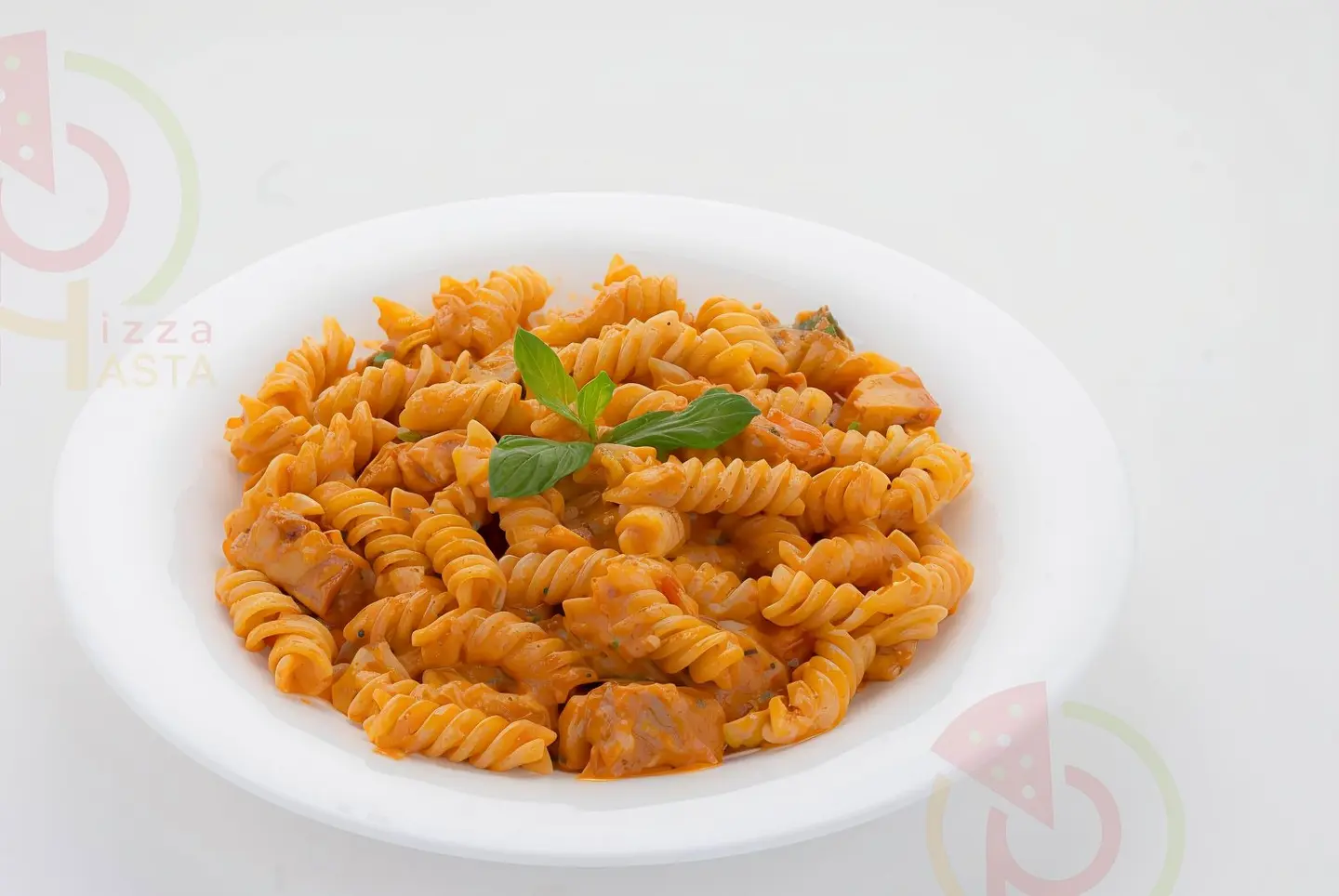 باستا حلزوني قطع دجاج  حمراء