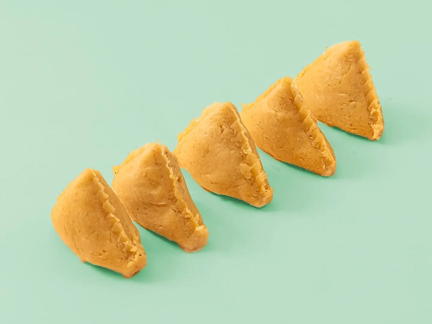 سمبوسة جبن كيتو مجمدة