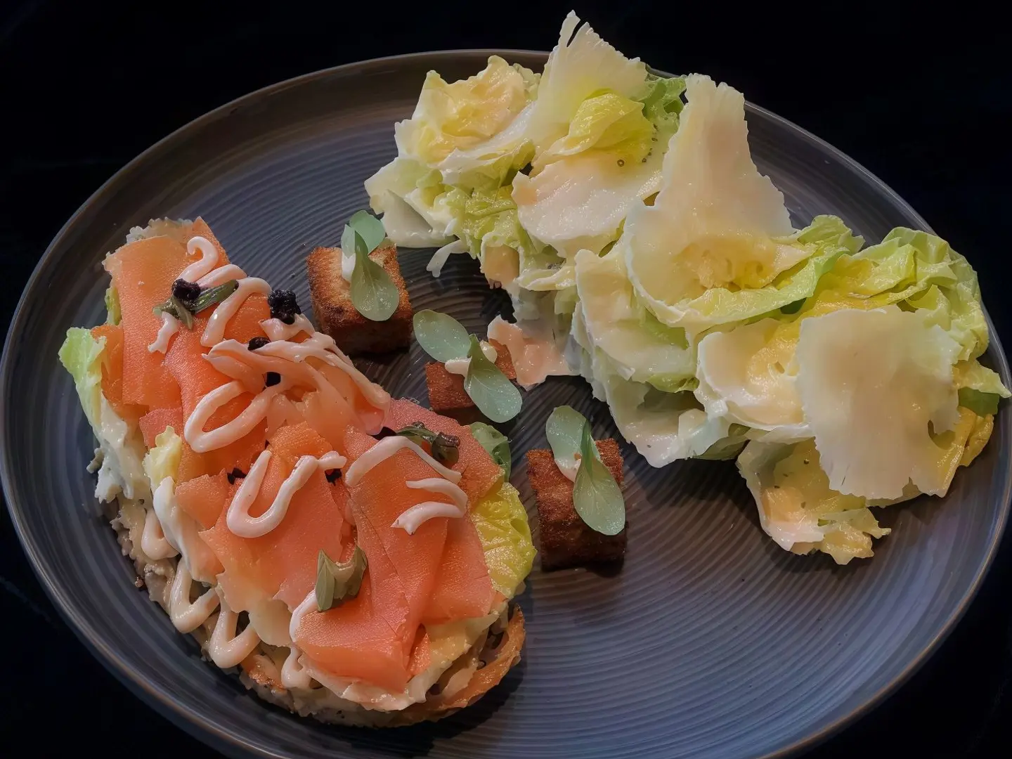 Salamon Caesar Salad