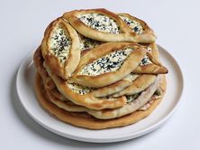 فطيرة بالجبنة قوارب